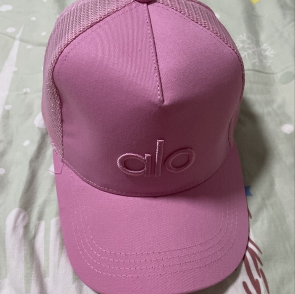 ALO Yoga Accessories - ALO Yoga Pink Trucker Hat